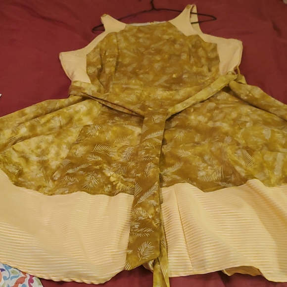 Yellow dress - Picture 5 of 5